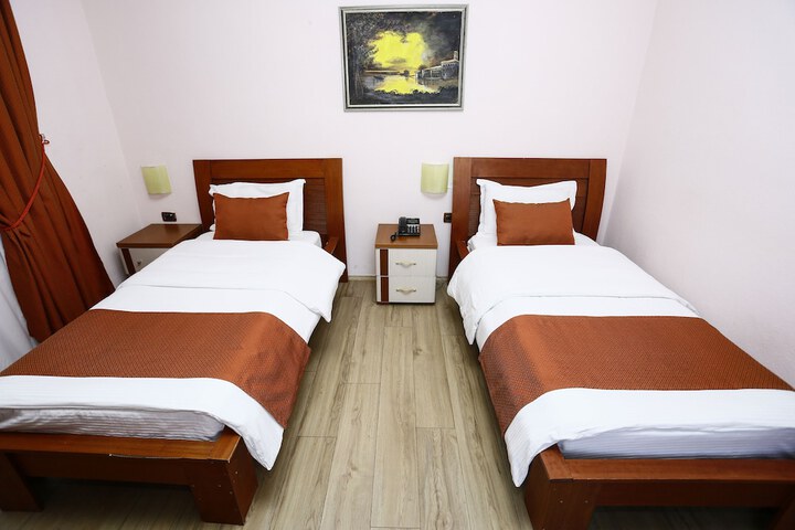 Room 6 of 26