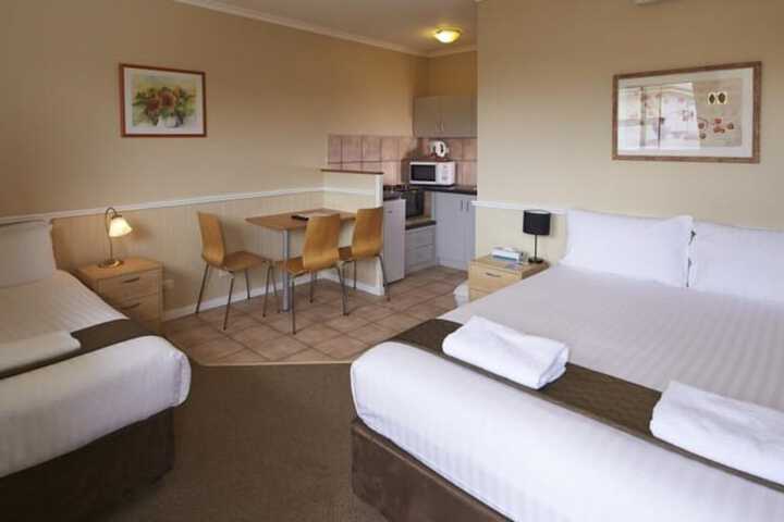 Room 8 of 33
