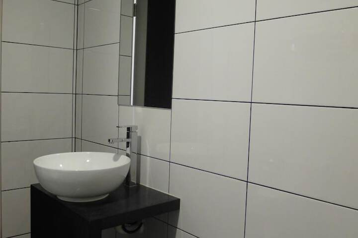 Room 25 of 32