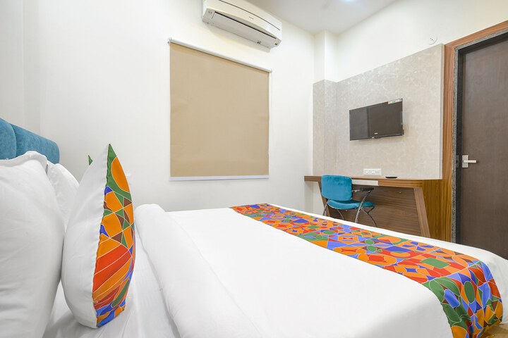 Room 16 of 30