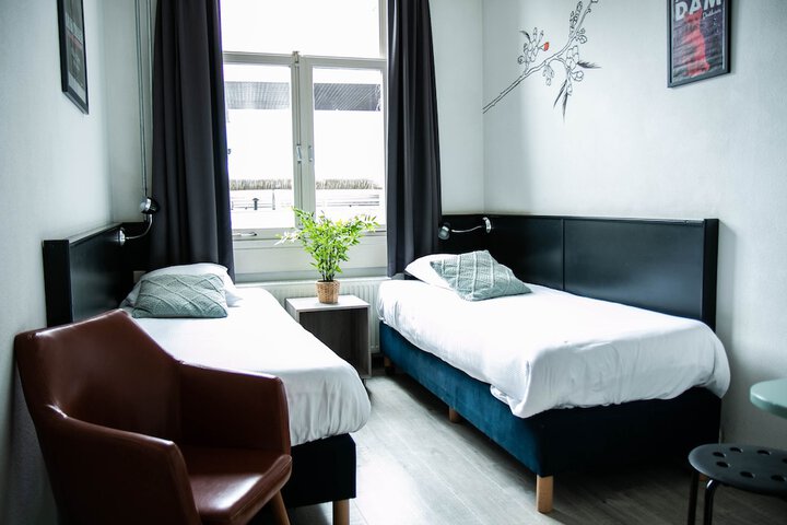 Room 9 of 33