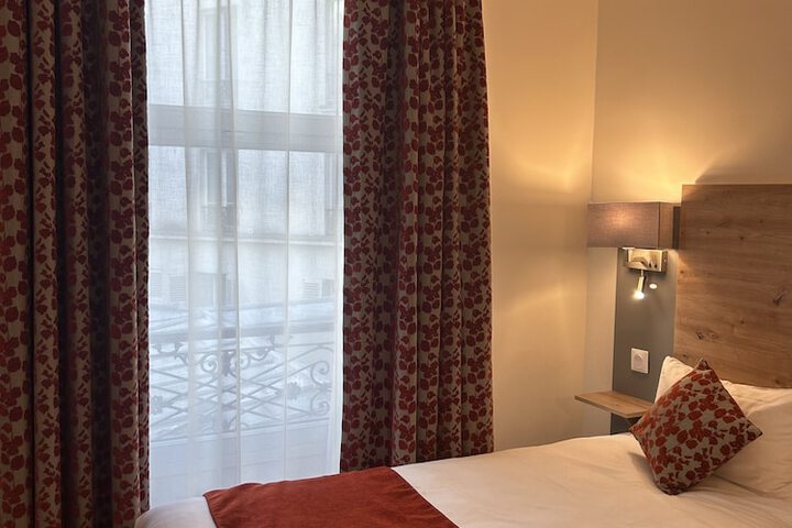 Room 17 of 76