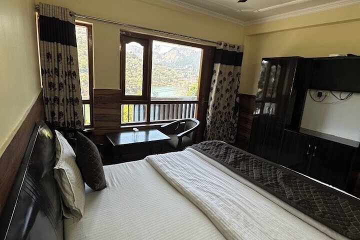 Room 8 of 19