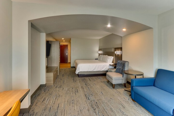 1 King Bed (16 of 18)