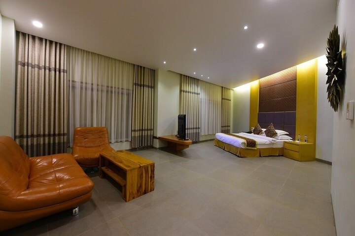 Room 11 of 11