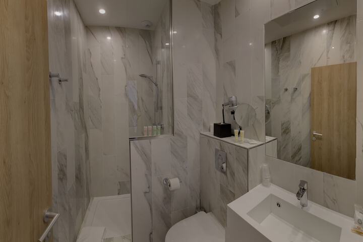 Room 50 of 77