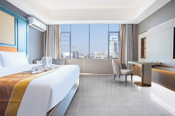 Room 6 of 35
