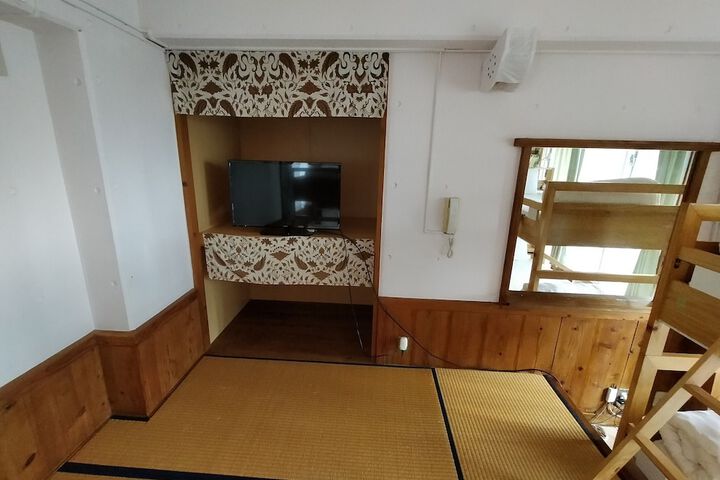 Room 27 of 57