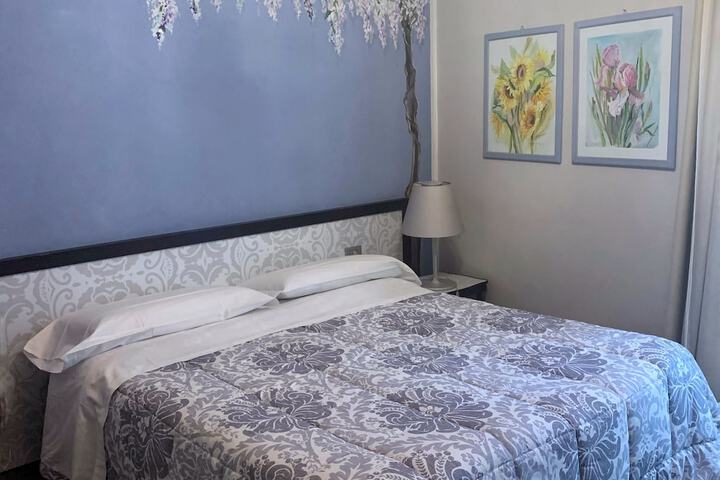 Room 4 of 27