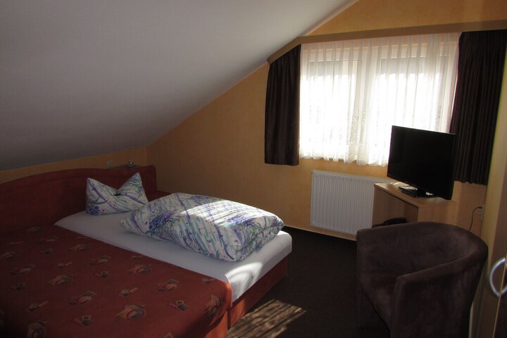 Room 10 of 65
