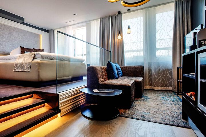 Room 47 of 90