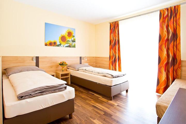 Room 10 of 41