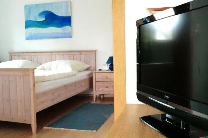 Room 6 of 13