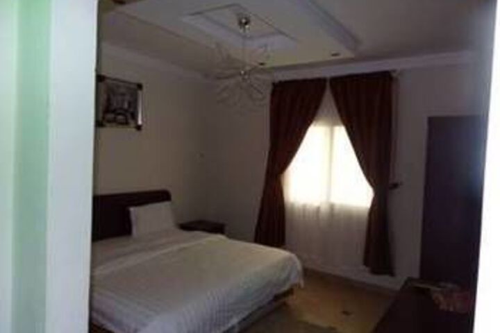 Room 4 of 15