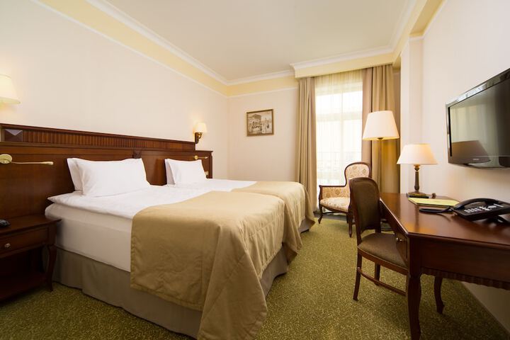 Room 19 of 108