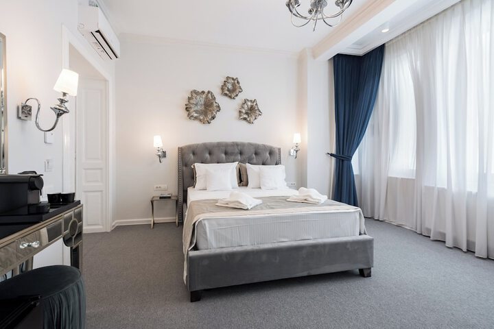 Room 37 of 208