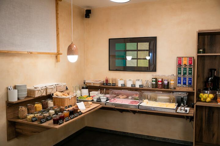 Breakfast/Coffee Service 18 of 37