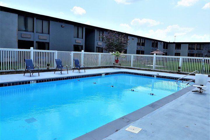 Pool 53 of 75
