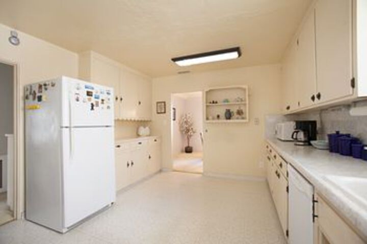 Room 11 of 27