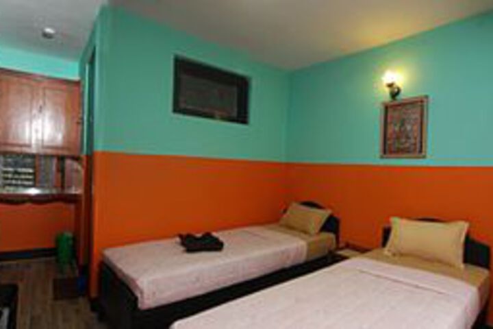 Room 12 of 28