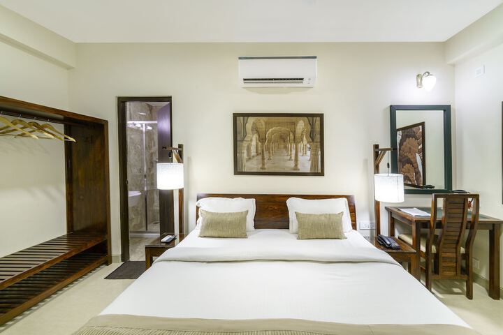 Room 3 of 39