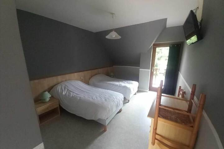Room 4 of 5