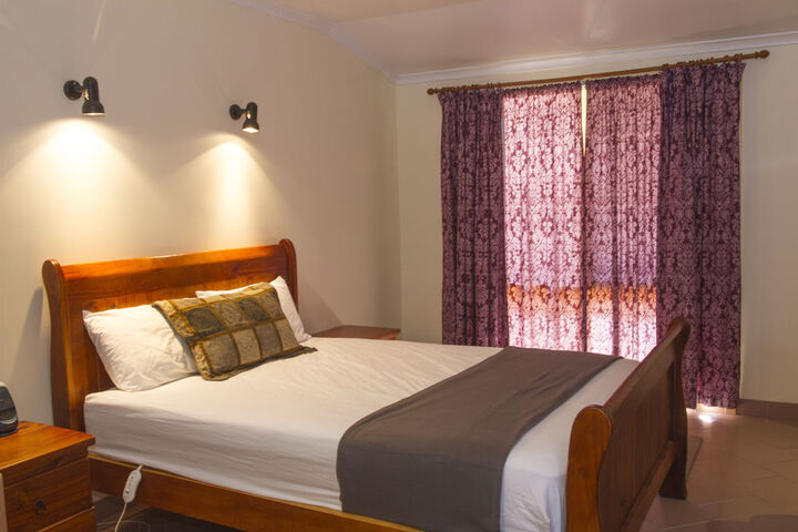 Room 6 of 25