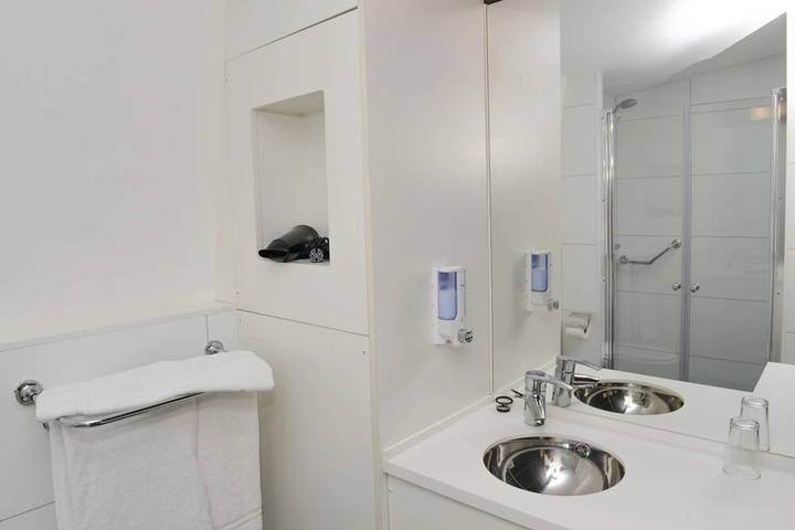 Room 6 of 20