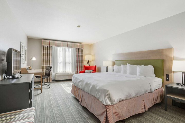 1 King Bed (7 of 19)
