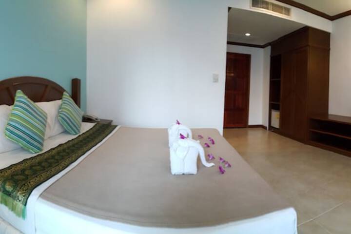 Room 8 of 35