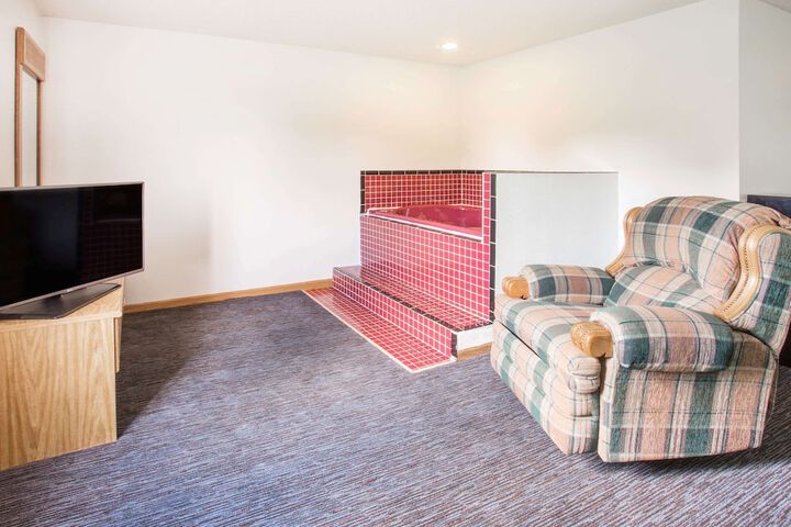 1 King Bed (8 of 10)