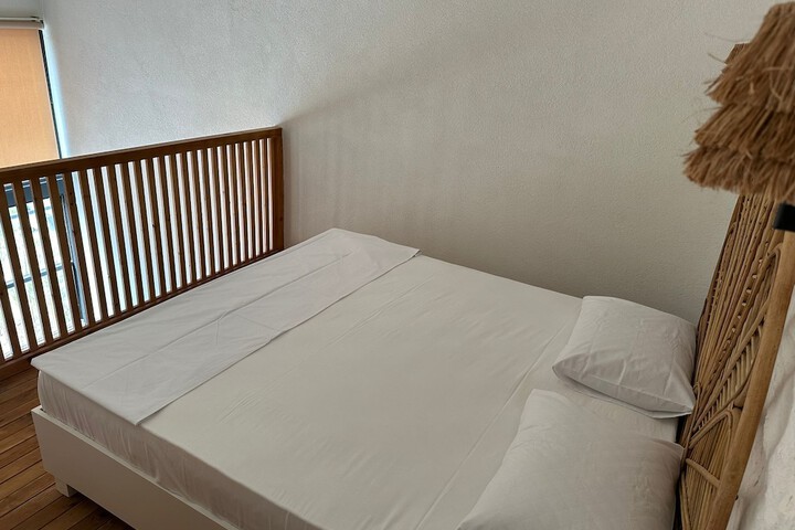 Room 17 of 98