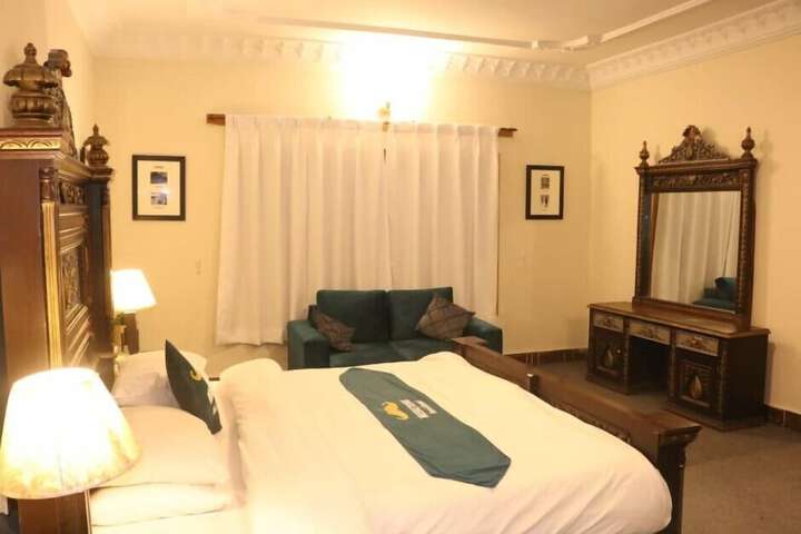 Room 3 of 10
