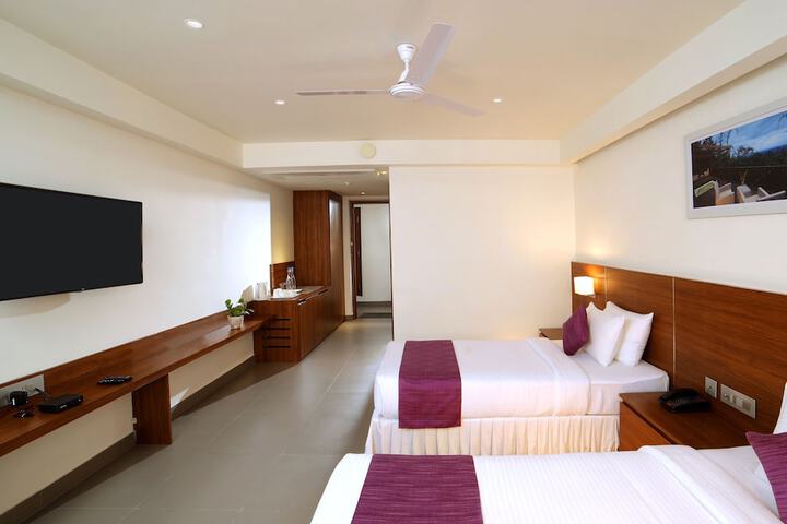 Room 10 of 28
