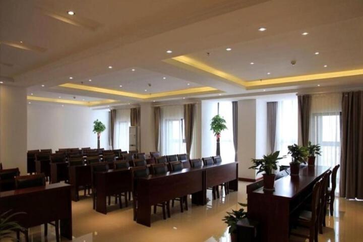 Room 4 of 6