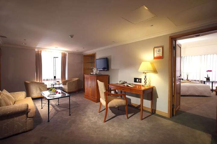 Room 9 of 42
