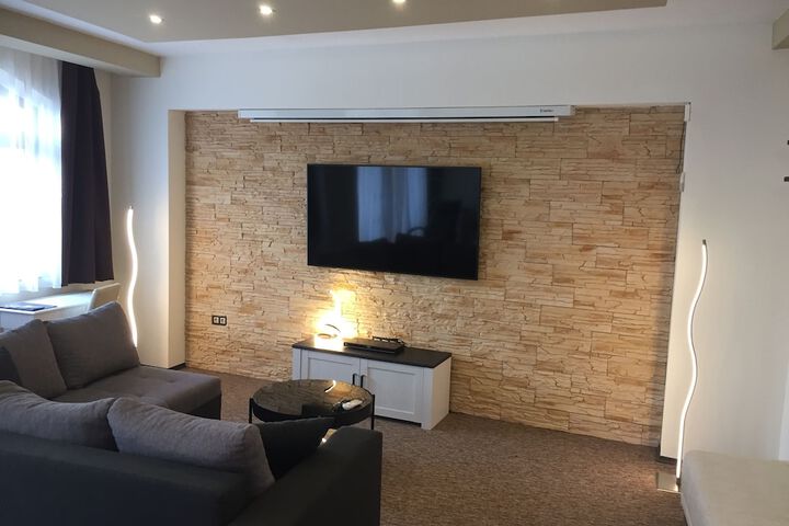 Room 11 of 48