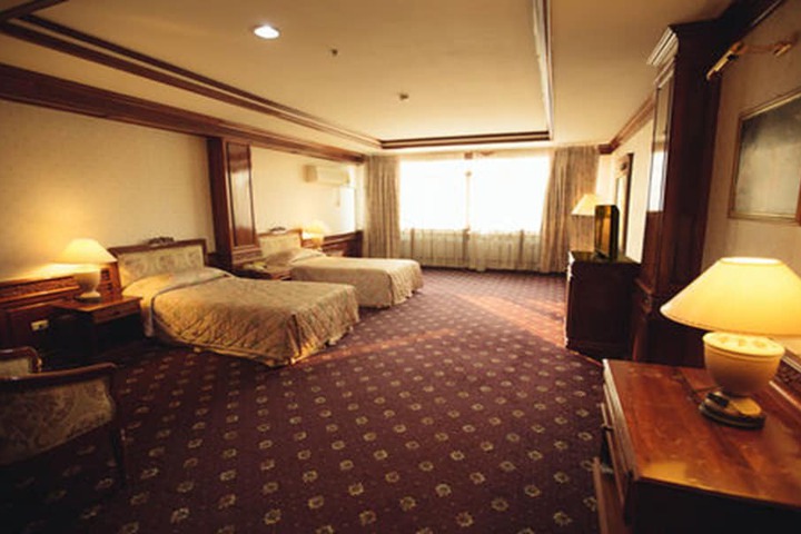 Room 6 of 35