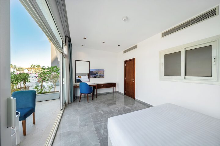 Room 15 of 83
