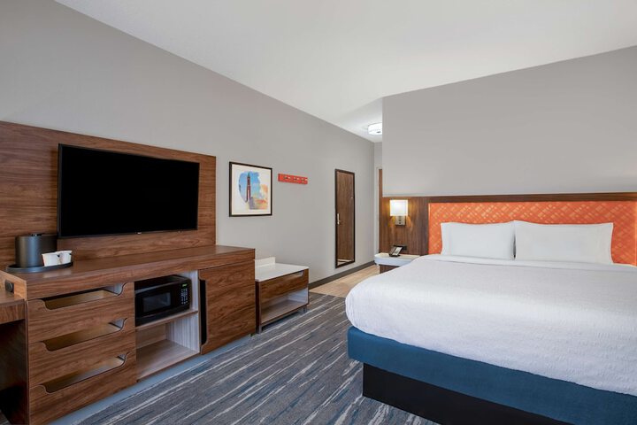 1 King Bed (12 of 22)