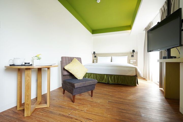 Room 4 of 51