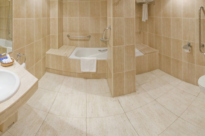 Room 30 of 102