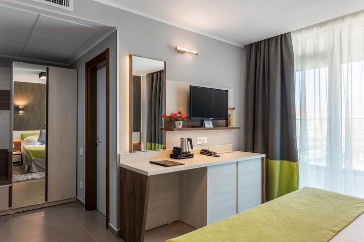 Room 6 of 52