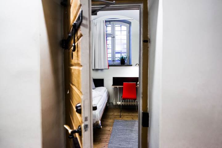 Room 7 of 52