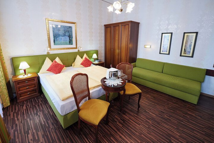 Room 19 of 48
