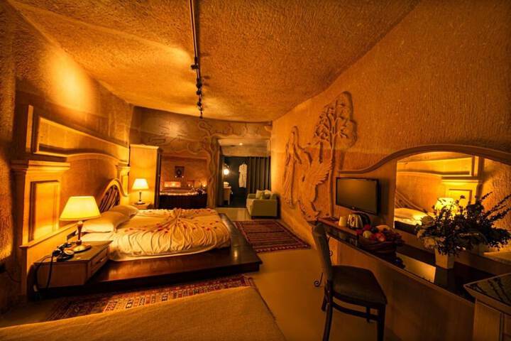 Room 21 of 103