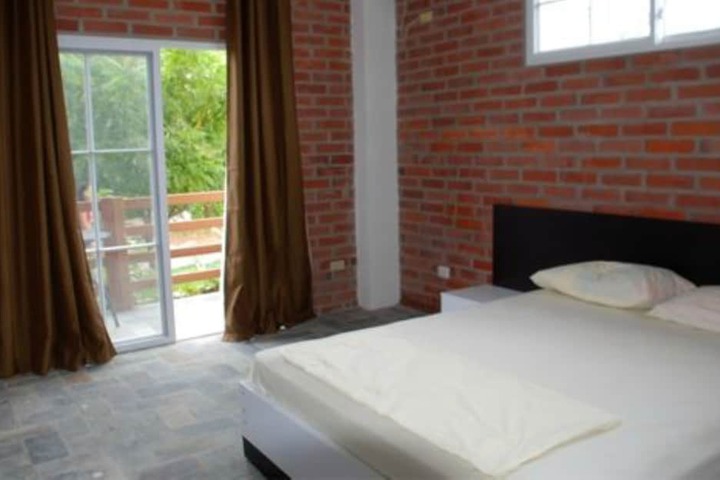 Room 3 of 75