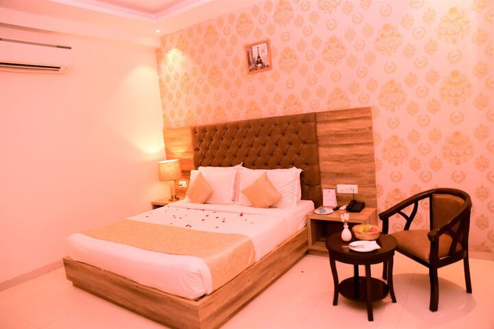 Room 10 of 40
