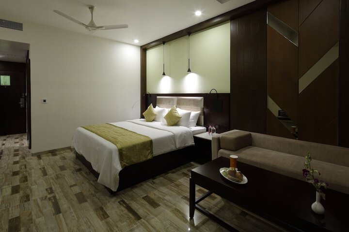 Room 10 of 43