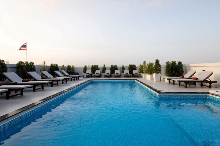 Pool Hotel
